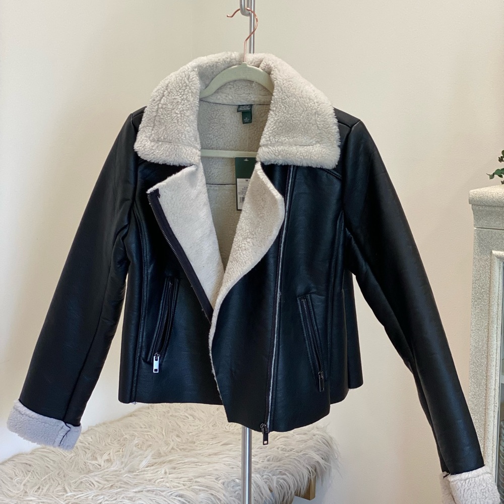 Wild fable Bomber jacket. Faux leather. Sherpa lining. Zip up pockets. Size M.